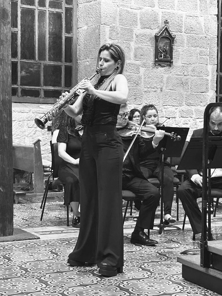 Sofía Zumbado de solista con saxofón soprano
